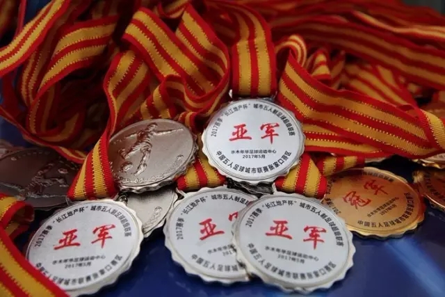 曼联遭遇五场不胜，卡里克面临巨大压力，球迷提前退场